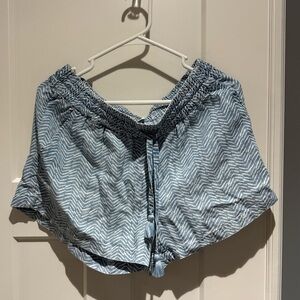 Vineyard Vines chambray blue/white shorts size medium